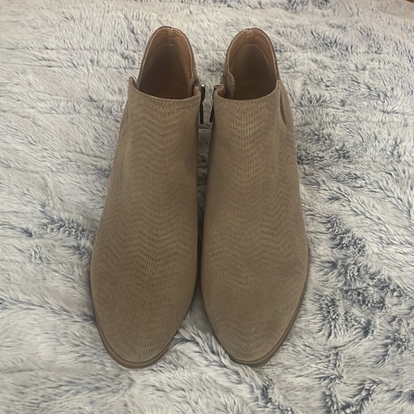 Lucky Brand Taupe Parnesa Suede Leather Ankle Sz 8.5 - Picture 1 of 6